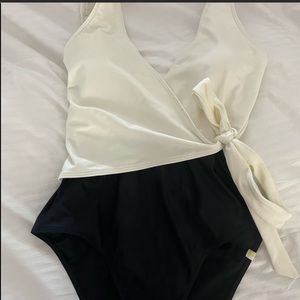 Tags on -women’s Summersalt one piece!